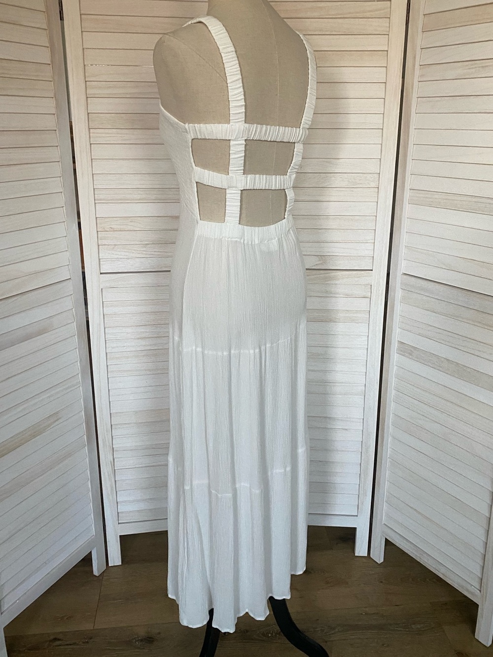 Jolie & Joy White Smocked Bodice Maxi Dress with Cut Out Back SZ L Resortwear - Picture 8 of 15